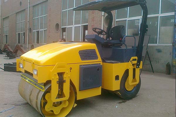 <a href='http://www.huazhufu.com' target='_blank'>壓路機</a>